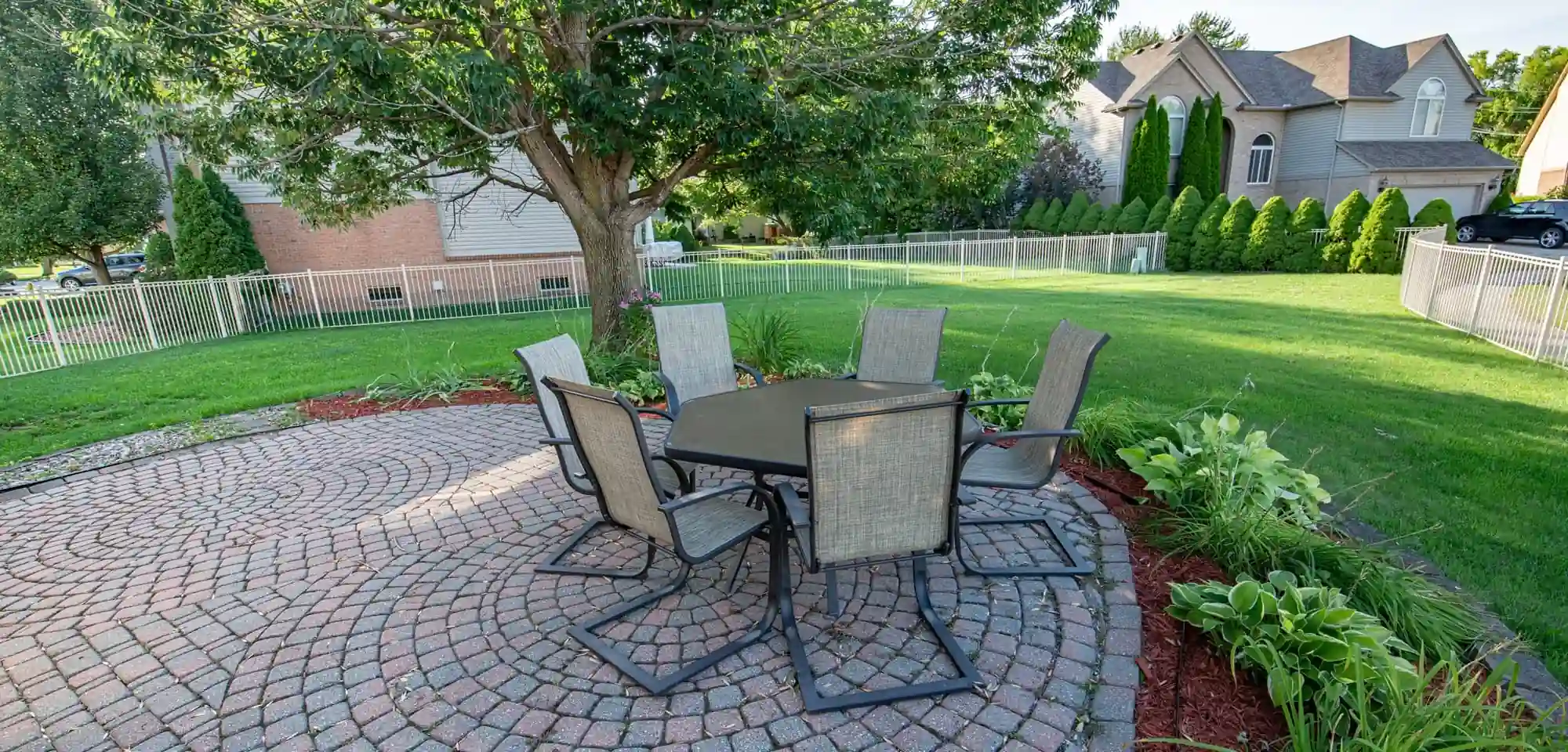 Paving Stones in the United Kingdom: A Timeless Choice for Your Outdoor Spaces