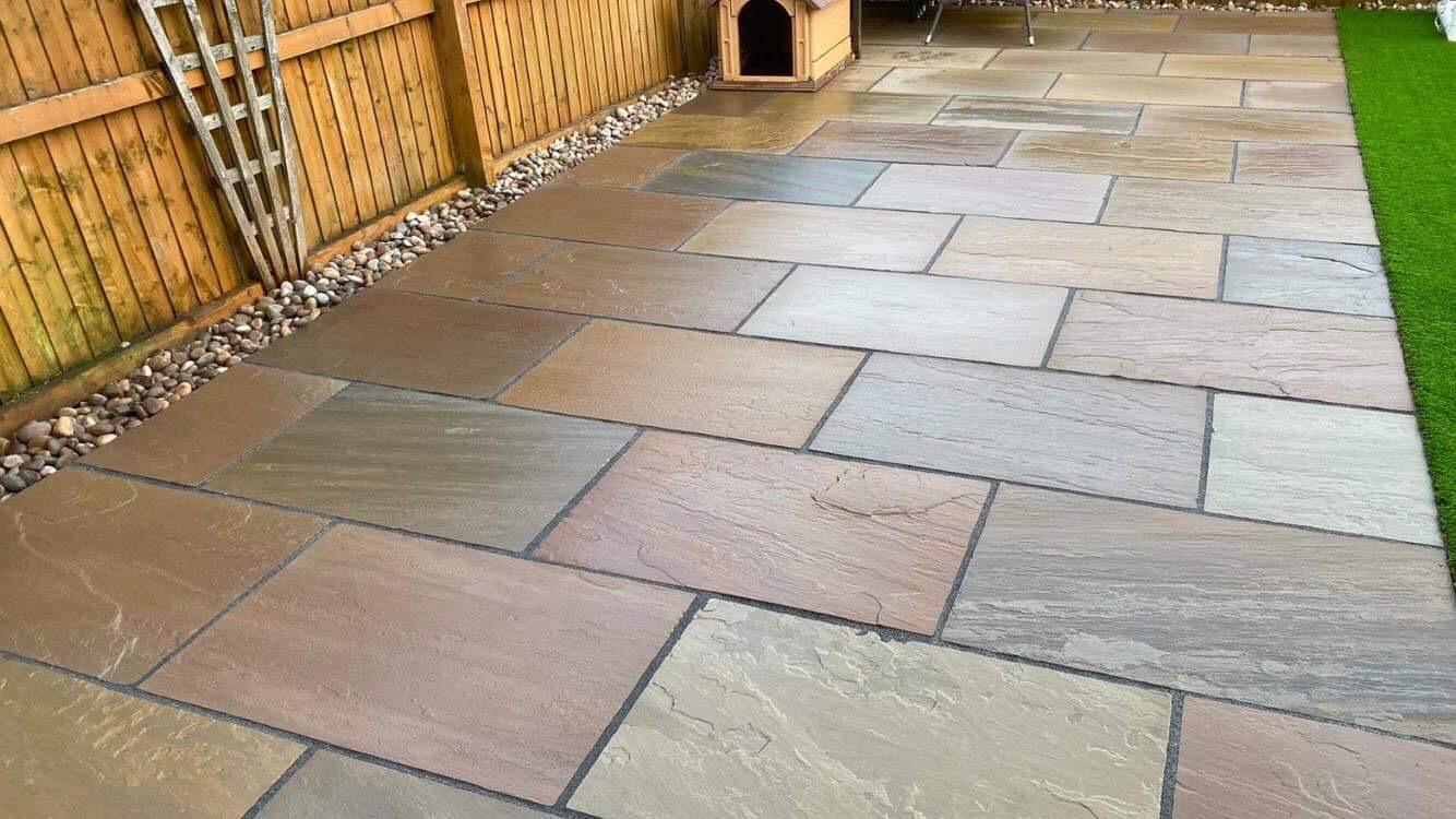 raj blend sandstone paving 900x600