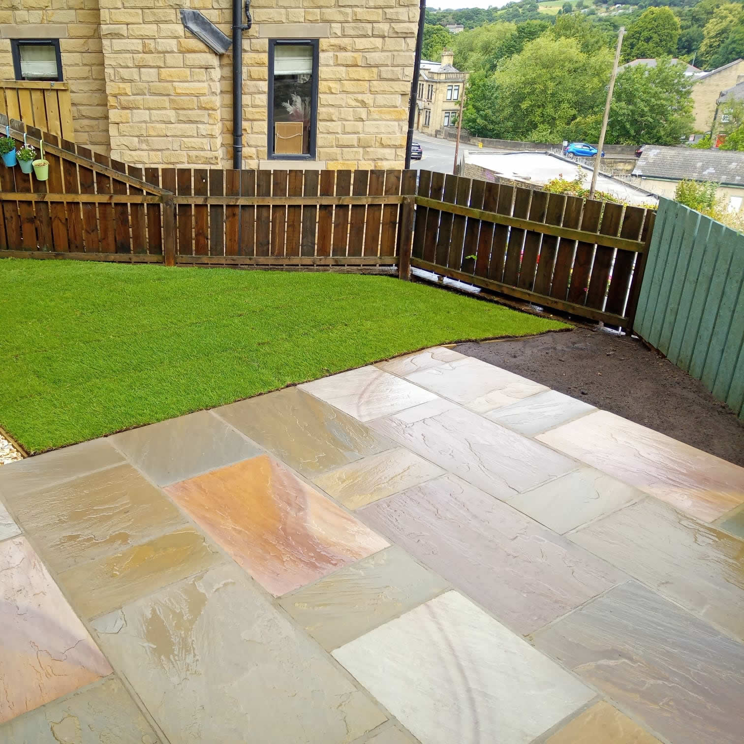 Rippon Buff Indian Sandstone Paving Slabs - Riven - 900x600 - 22mm