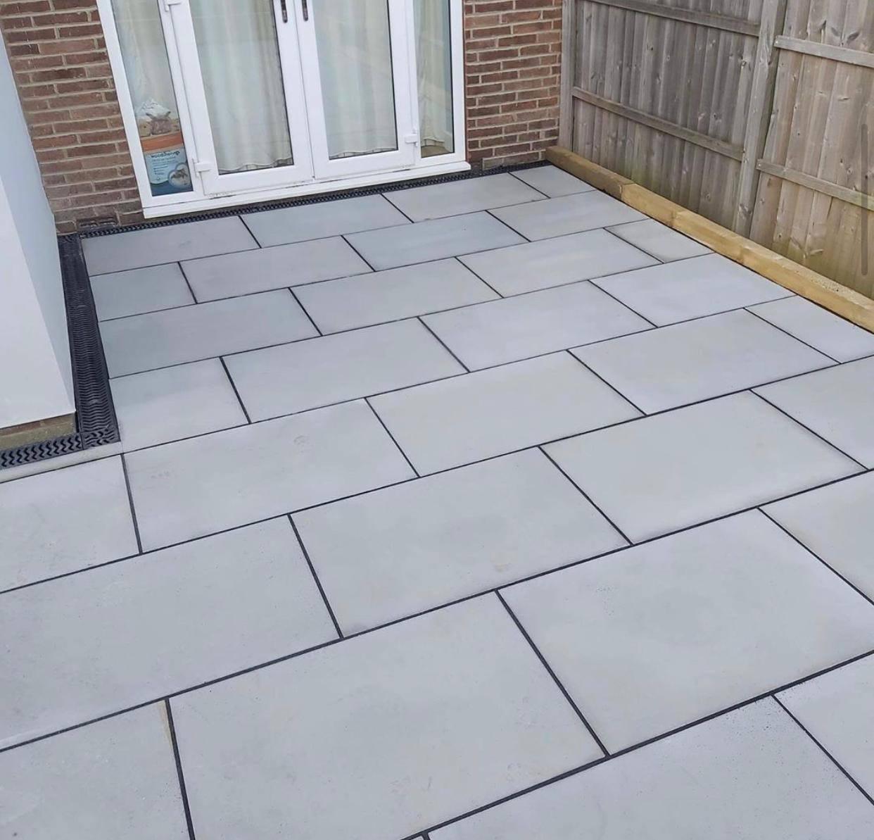 Kandla Grey Indian Sandstone Paving Slabs - Sawn & Honed - 900x600 - 20mm - Smooth Paving - UniversalPaving