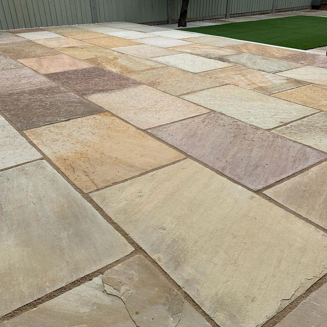 Fossil Mint Indian Sandstone Paving Slabs - Riven - 900x600 - 22mm