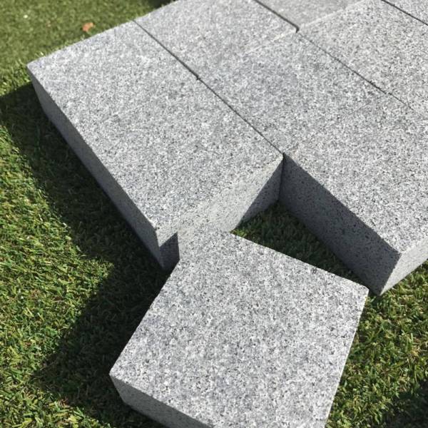 Grey Granite Cobbles - Flamed - 20x10 cm - 40 mm