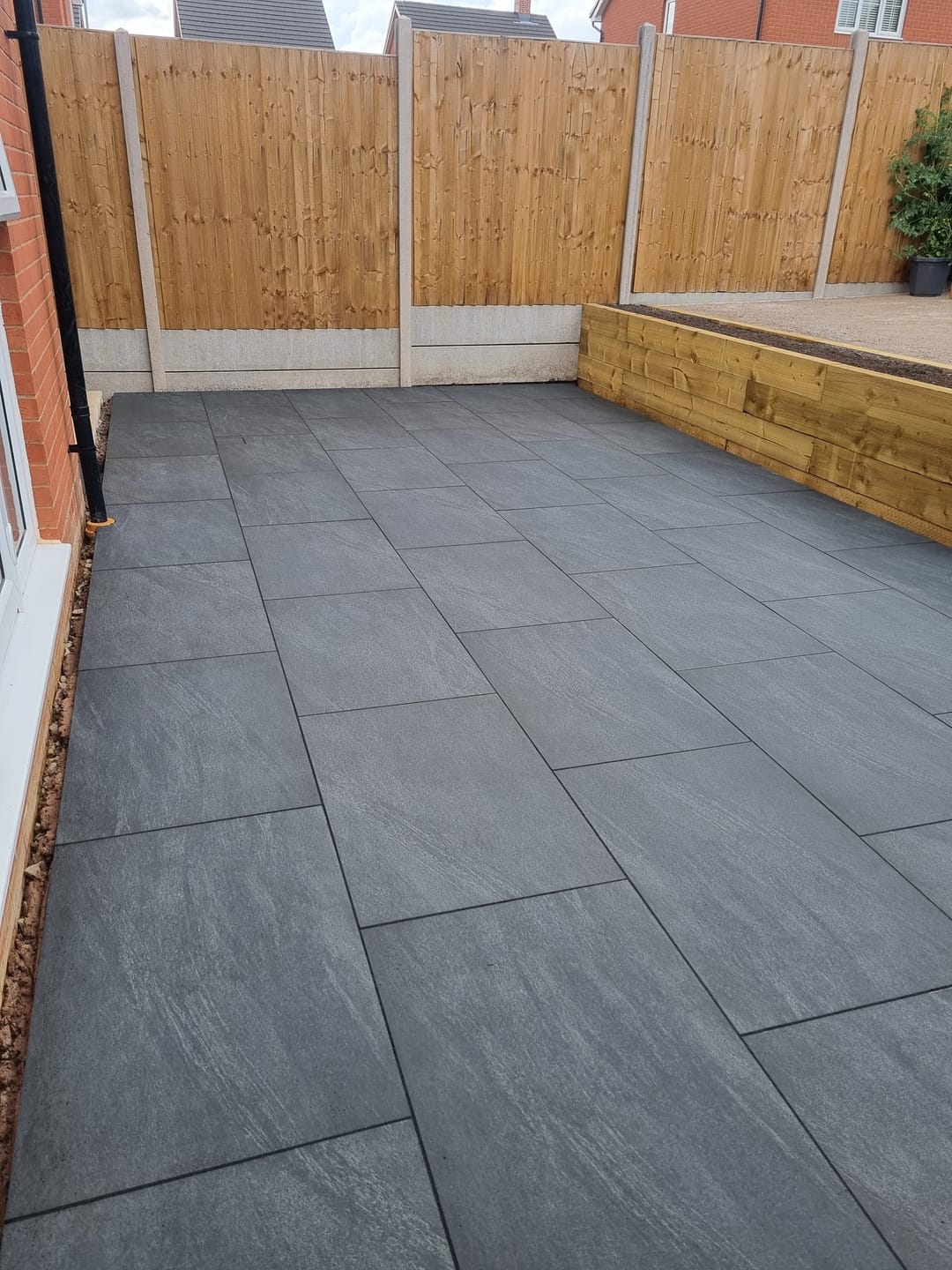 anthracite black porcelain paving 900x600
