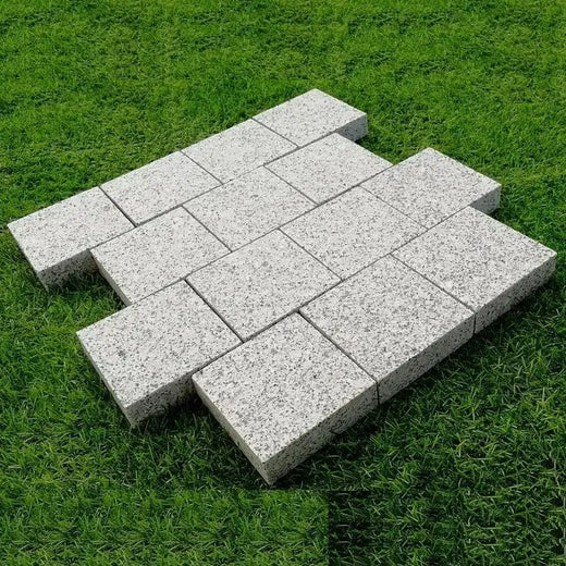 garden paving slabs Silver Grey Granite Cobbles - Flamed - 100x100 - 50 mm