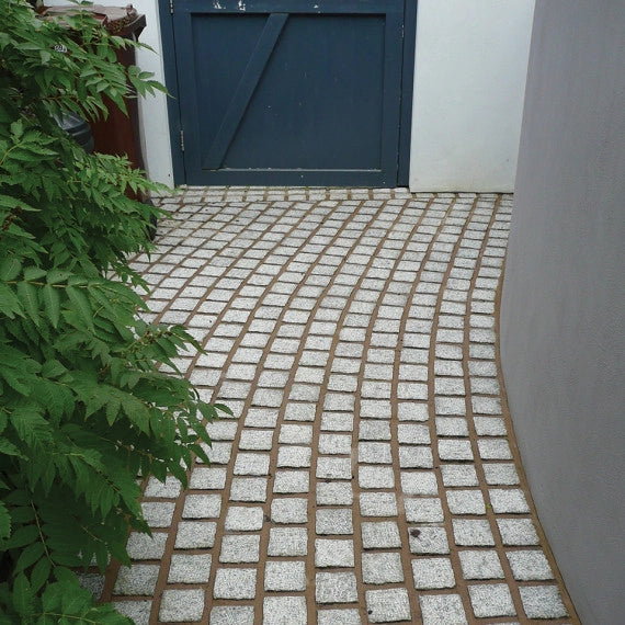 Silver Grey Granite Cobbles - Handcut - 100x100 - 40-60mm Silver Grey Granite Cobbles - Handcut - 100x100 - 40-60mm