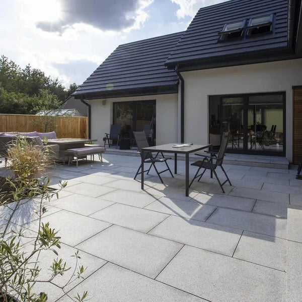 Granite Driveway Paving,Natural Stone Paving Silver Grey Granite Paving Slabs - Flamed - 900x600 - 20mm - Textured Paving
