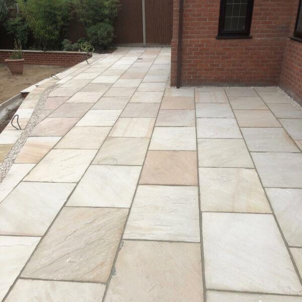 Fossil Mint Indian Sandstone Paving Slabs - Riven - 900x600 - 22mm