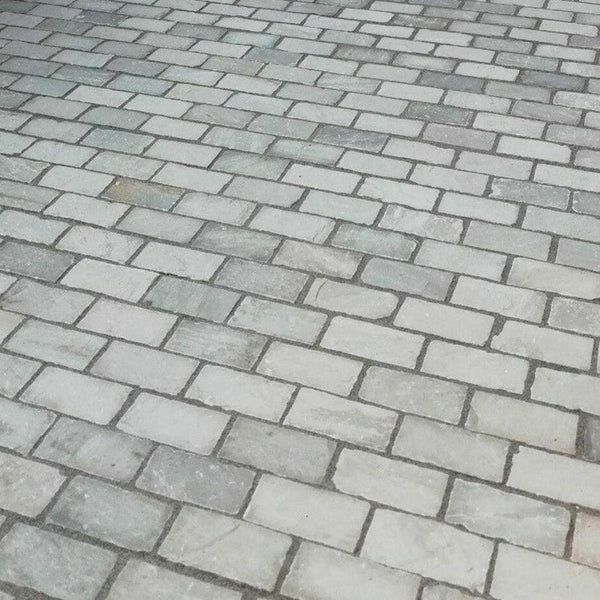 Kandla Grey Setts - Tumbled - 20x10 cm - 40-50 mm - 400 Pcs - 9sqm - UniversalPaving Kandla Grey Setts - Tumbled - 200x100 - 40-50 mm
